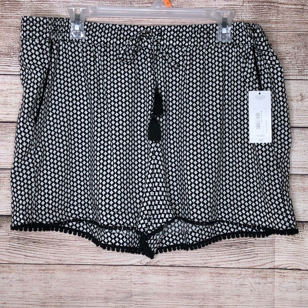 A.N.A.‎ NWT Black & White Geo Drawstring Shorts